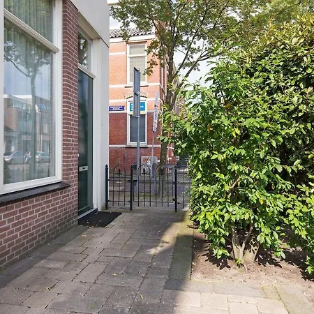 Authentic Townhouse *