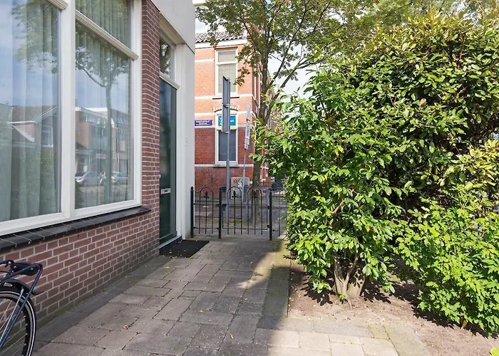 Authentic Townhouse *